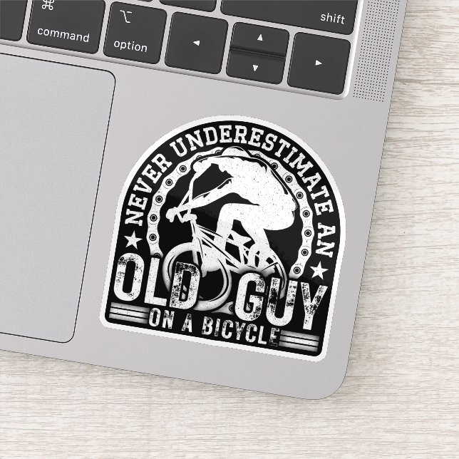 Pegatina Nunca Subestimes A Un Viejo En Una Bicicleta Graci (Detalle)