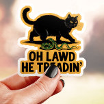 Pegatina Oh Lawd He Treadin' Funny Cat Vinyl<br><div class="desc">Este gracioso pegatina muestra a un malicioso gato negro a punto de pisar una serpiente con la frase "Oh césped, él se ríe" - un giro juguetón en la bandera "No me toques". ¡Perfecto para los amantes del gato con sentido del humor! Hecho con vinilo duradero, este pegatina es ideal...</div>