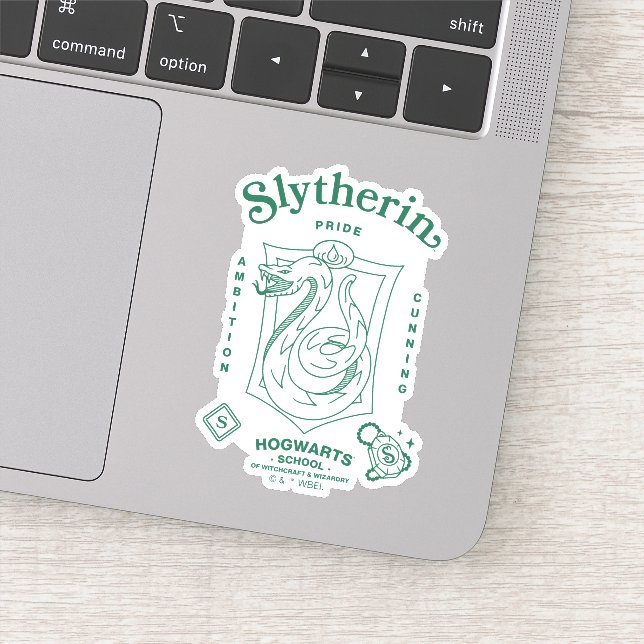 Pegatina ORGULLO DE SLYTHERIN Ambición Astucia Emblema (Detalle)