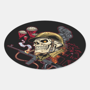 Pegatina Ovalada Cráneo con el casco, los aeroplanos y las bombas