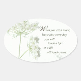 Pegatina Ovalada Enfermera toca una vida con flores silvestres
