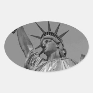 Pegatina Ovalada Estatua blanca y negra de la libertad de Nueva Yor