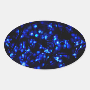 Pegatina Ovalada Luces de flores azules de bonito