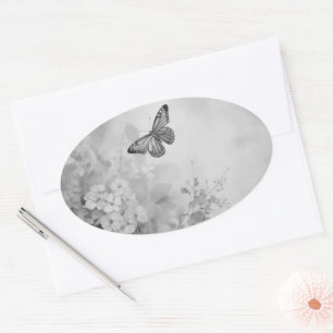 Pegatina Ovalada Mariposa de negro y blanco