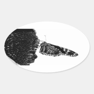 Pegatina Ovalada mariposa tímida blacq