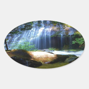 Pegatina Ovalada Paisaje hermoso de la selva de la cascada