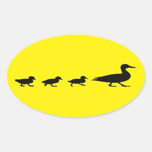 Pegatina Ovalada Pato madre y patines en Silhouette