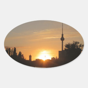 Pegatina Ovalada Postales nocturnas de Berlín Alemania Fernsehturm