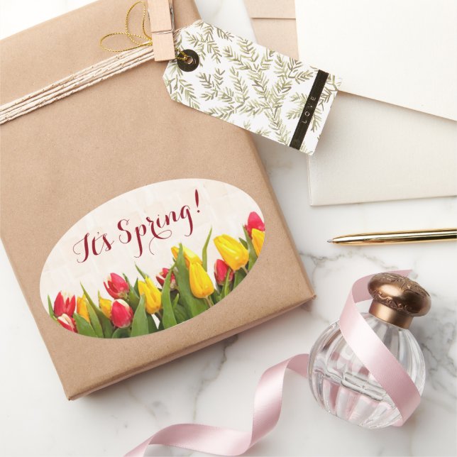 Pegatina Ovalada Son tulipanes pintados en primavera (Regalar)