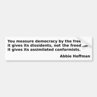 Pegatina Para Coche Abbie Hoffman cita: "Usted mide la democracia. ."
