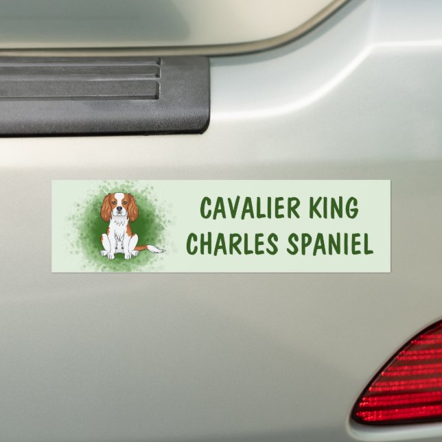 Pegatina Para Coche Cavalier King Charles Spaniel Blenheim sobre verde (en coche)