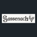 Pegatina Para Coche Sassenach - cardo céltico<br><div class="desc">Sassenach significa hacia fuera el lander,  específicamente persona inglesa,  en gaélico escocés. Adornado con nudos célticos hermosos y un cardo escocés esto será una adición de la diversión a su coche.</div>