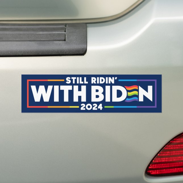 Pegatina Para Coche Sigue En Pie Con Biden 2024 LGBTQ (en coche)