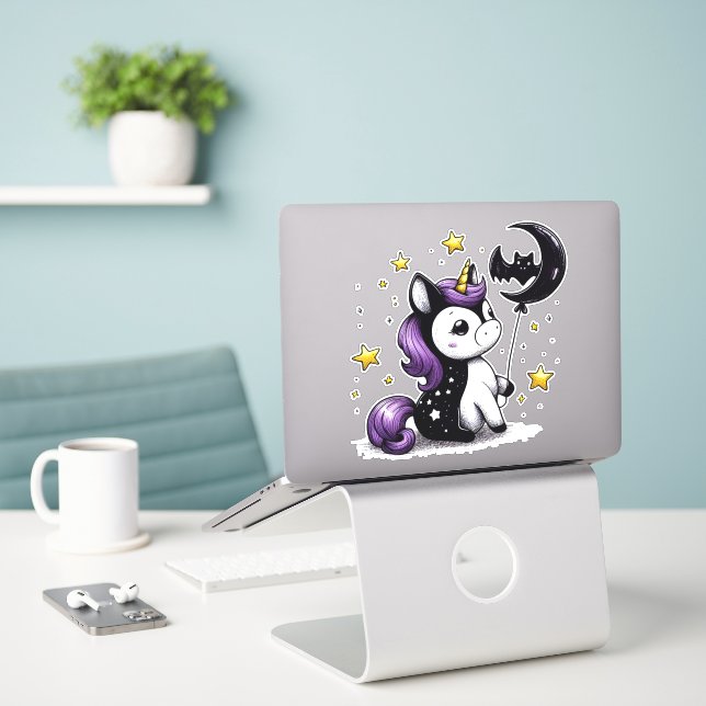 Pegatina Pequeño Unicornio (Ordenado portátil  en el escritorio)