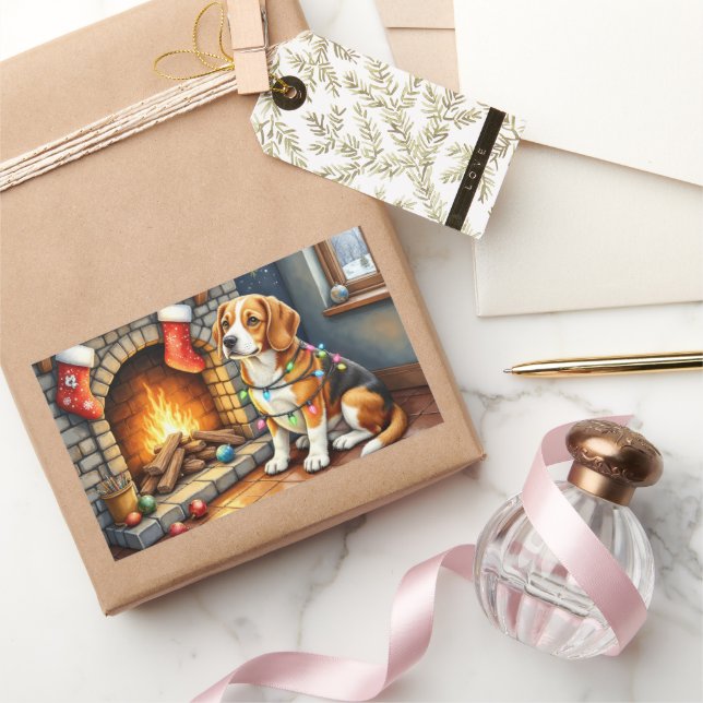 Pegatina Rectangular Beagle Sitting by Fireplace with Christmas Lights (Regalar)