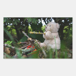 Pegatina Rectangular Beertje dat bij kampvuur zit.