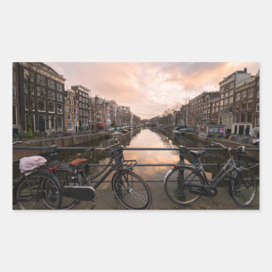 Pegatina Rectangular Bicicletas al atardecer en Amsterdam
