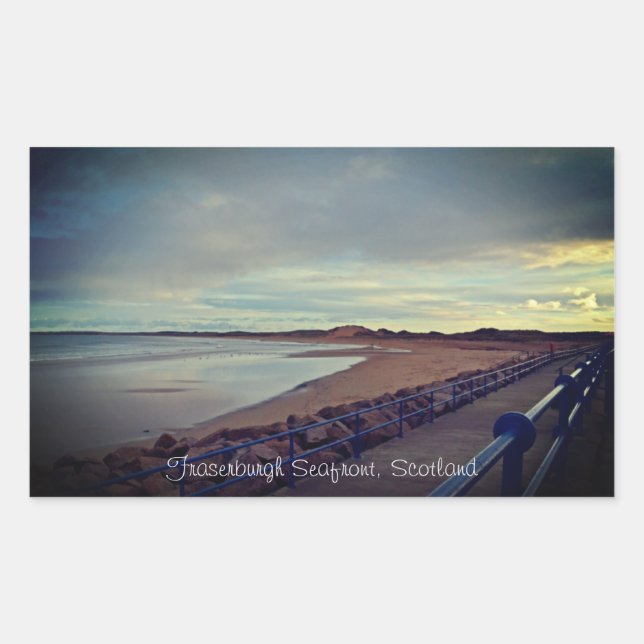 Pegatina Rectangular Caminata frente al mar en la bahía de Fraserburgh, (Anverso)