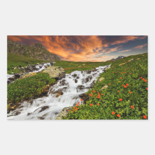 Pegatina Rectangular Cascada en las montañas con flores
