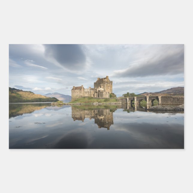 Pegatina Rectangular Castillo Eilean Donan con reflexión en Escocia (Anverso)