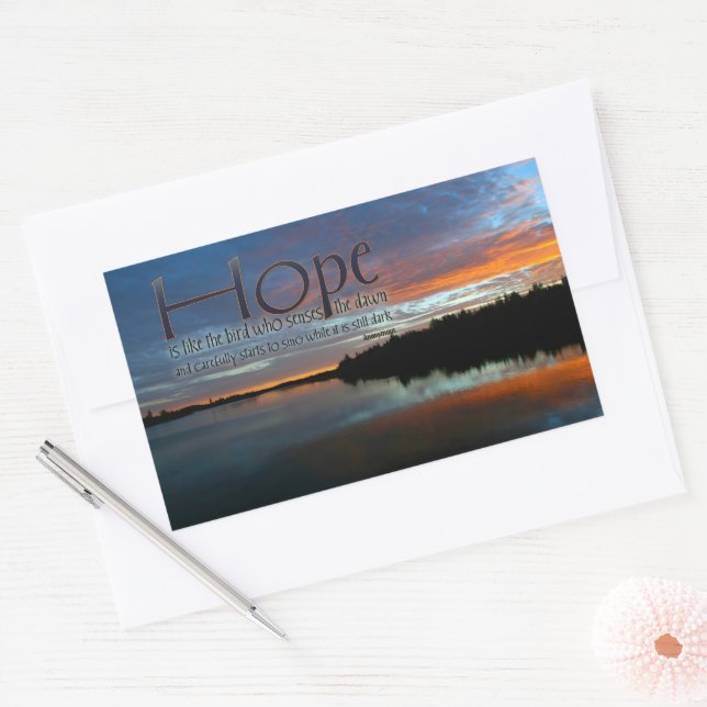 Pegatina Rectangular Cita Inspiradora "La esperanza es como el pájaro" (Sobre)