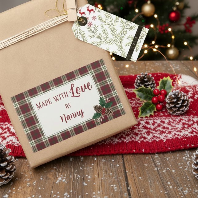 Pegatina Rectangular Clásico de cuadros navideños Hecho con amor por (Classic Plaid Christmas Made with love by Rectangular Sticker)