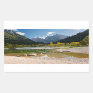 Pegatina Rectangular El lago Jasna en los Alpes eslovenos en otoño