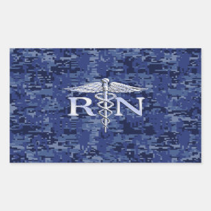 Pegatina Rectangular Enfermera inscrita RN Caduceus en Blue Camo