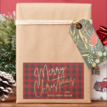 Pegatina Rectangular Gold Merry Christmas Red Buffalo Plantado<br><div class="desc">Feliz Navidad con un falso guión de Relieve metalizado dorado y tus nombres con letras de moda,  estos pegatinas de rectángulo de patrón de chequeo de búfalos rojos y grises son elegantes para cualquier ocasión de vacaciones para Navidades.</div>