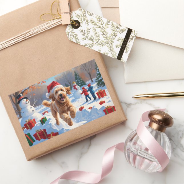 Pegatina Rectangular Goldendoodle corre en Nieve con Gorra de Navidades (Regalar)