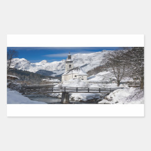 Pegatina Rectangular Iglesia en la nieve con los Alpes