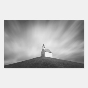 Pegatina Rectangular Iglesia en una colina en blanco y negro