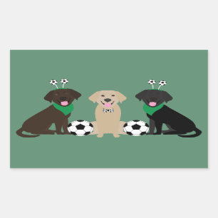 Pegatina Rectangular Labrador de perros jugando al fútbol
