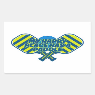 Pegatina Rectangular Mi lugar feliz tiene pasión por el pelotazo