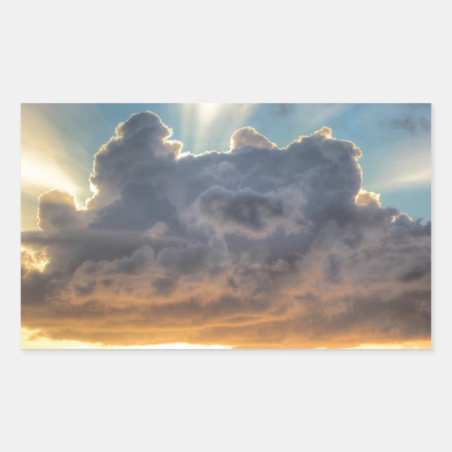 Pegatina Rectangular Rayos de luz al atardecer a través de nubes tormen (Anverso)