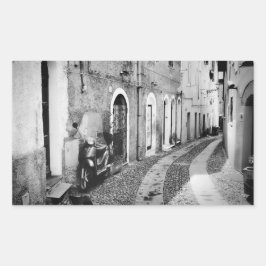 Pegatina Rectangular Scooter en una calle de Italia en blanco y negro