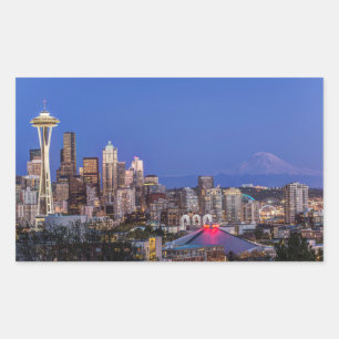 Pegatina Rectangular Seattle, el centro y el monte Rainier en Twilight