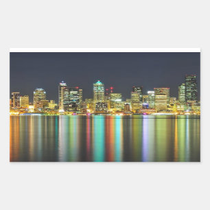 Pegatina Rectangular Skyline Seattle de noche con reflexión