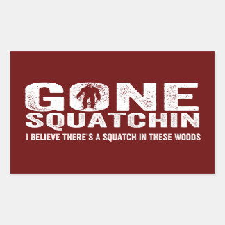 Pegatina Rectangular Squatchin (en peligro) en estos bosques