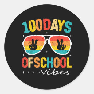 Pegatina Redonda 100° Día De La Escuela Víbes Felices 100 Días De E