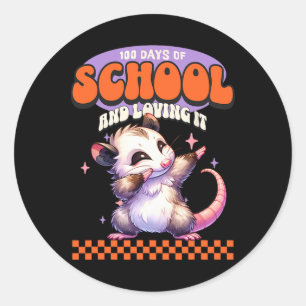Pegatina Redonda 100 Días De Colegio Y Amo Dabbing Opossum