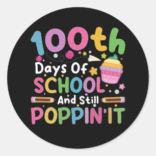 Pegatina Redonda 100 Días De Escuela Y Aún Chica De Poppin