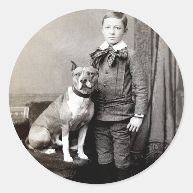 Pegatina Redonda 1890 Boy y su norteamericano Staffordshire Terrier (Anverso)