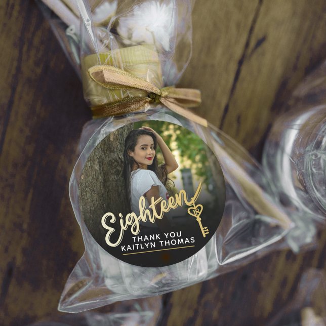 Pegatina Redonda 18th Birthday photo script gold effect 18 key (Subido por el creador)