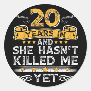 Pegatina Redonda 20 años después y ella tiene 39 años