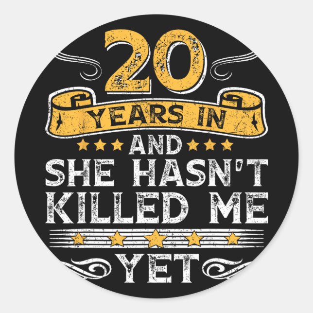 Pegatina Redonda 20 años después y ella tiene 39 años (Anverso)