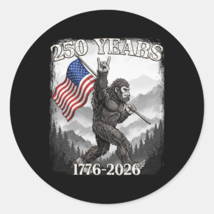 Pegatina Redonda 250 Años 1776–2026 Bigfoot Y Bandera Patriótico Am