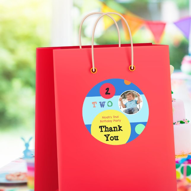 Pegatina Redonda 2.ª Fiesta de cumpleaños, brillante diversión mode (A colorful and bright custom sticker with Thank You message, for a 2nd birthday party)