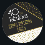 Pegatina Redonda 40 y Fabulous Gold Purpurina Photo 40th Birthday<br><div class="desc">40 y Fabuloso Purpurina de Oro Negro Foto 40 Pegatina de cumpleaños. Diseño moderno y elegante con tipografía de moda y puntos purpurinas de oro falsos sobre un fondo blanco y negro. Haz tus propios pegatinas de 40 años para ella.</div>