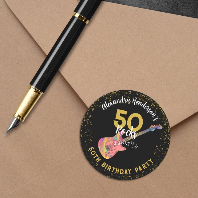 Pegatina Redonda 50 Rocks Guay Pink Black Gold Fiesta de 50 cumplea (50 Rocks cool pink guitar black and gold glitter custom 50th birthday party sticker)